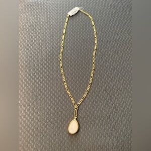 Elegant Gold Pendant Necklace